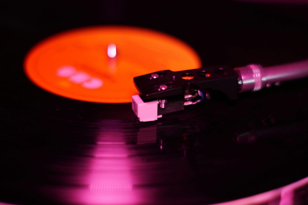 Vynil-Unsplash-Kray-Boul